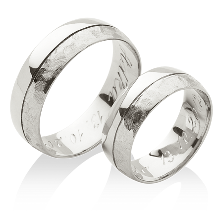 platinové prsteny s kombinací lesklého a hrubého povrchu