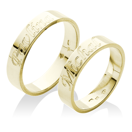prsteny ze žlutého zlata se jmény na vrchní straně