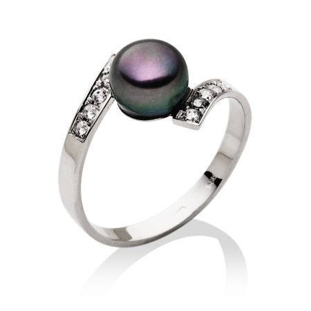 vyjímečný prsten s velkou černou perlou a brilianty