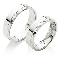 Klasické snubní prsteny s jednoduchou ruční rytinou v platině