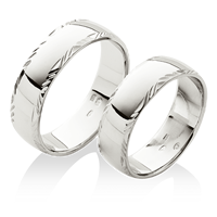 Široké snubní prsteny s jemnou ruční rytinou v platině